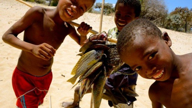 Vezo children