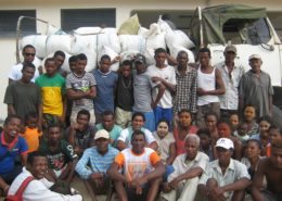 Ifaty farmers with first seaweed